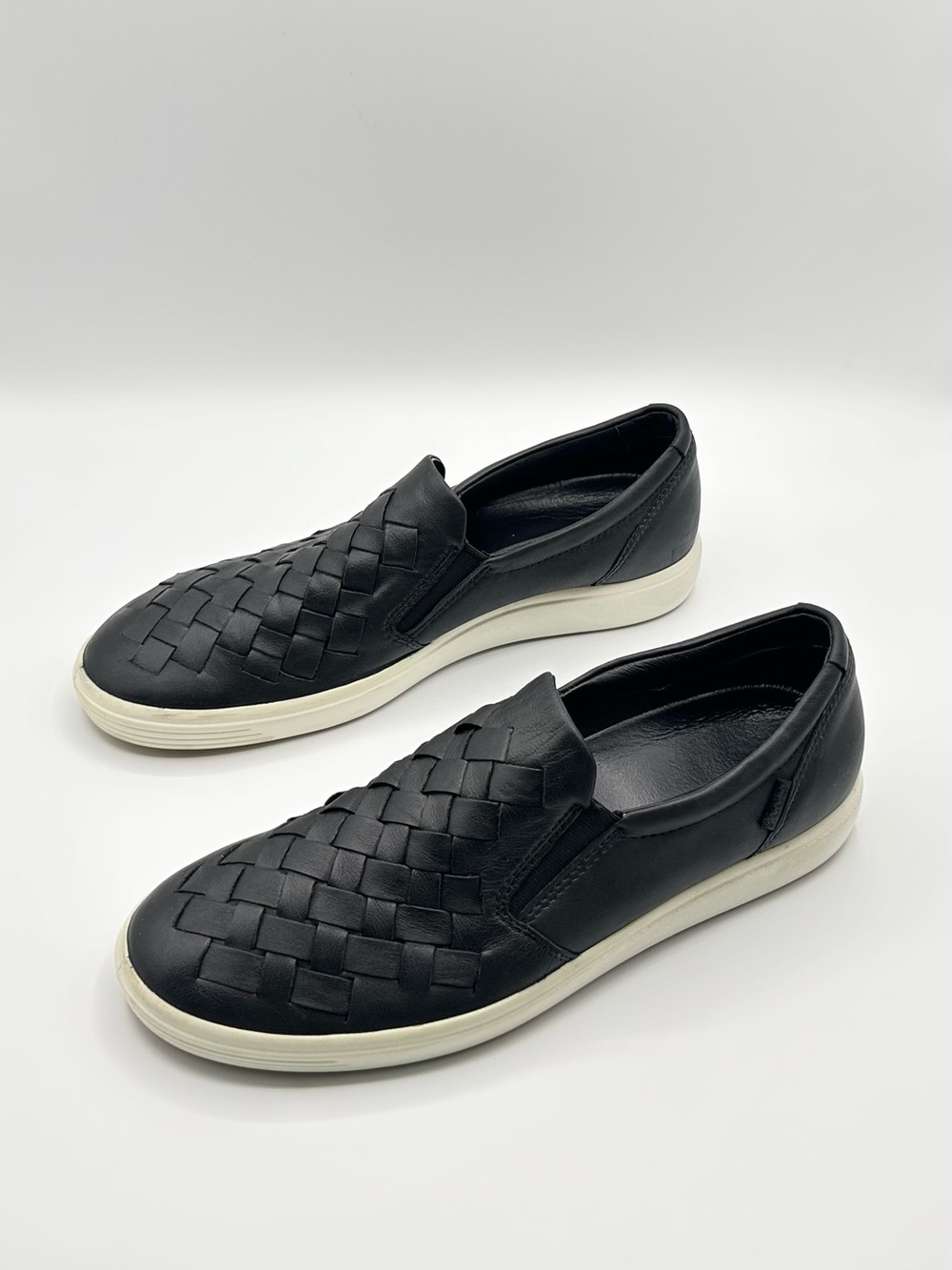 Ecco Black Leather Slip On Sneakers Flats Women’s Size 8